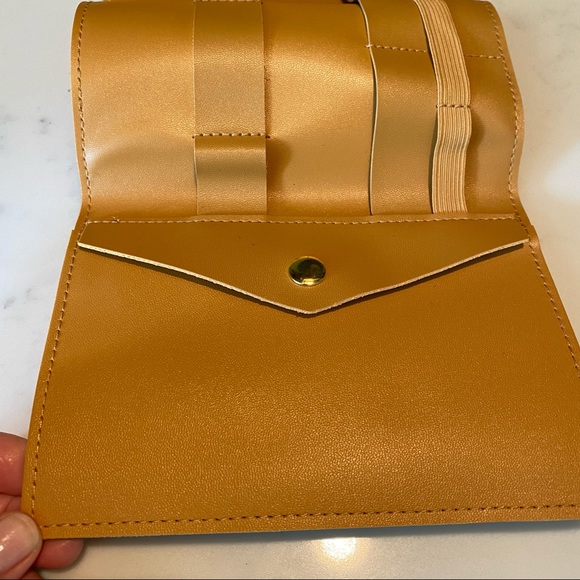 GLASS LADDER & CO. Tech Organizer Roll - Picture 6 of 6